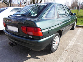 Ford Escort bérlés hátulról