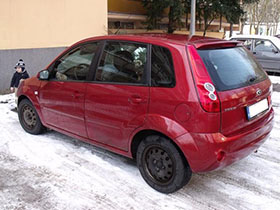 Ford Fiesta kölcsönzés balról