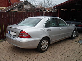 Mercedes bérlés hátulról