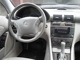 Mercedes bérlés sofőrülés