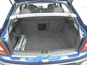 Opel Astra autóbérlés csomagtartó