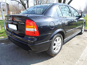 Opel Astra autókölcsönzés hátulról