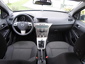 Opel Astra H bérlés műszerfal