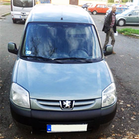 Peugeot Partner bérlés szemből