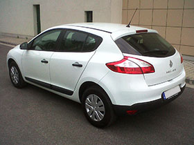Renault Megane bérlés hátulról