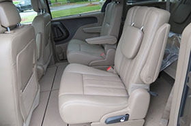 Kisbuszbérlés Chrysler Town Country Belső Tér