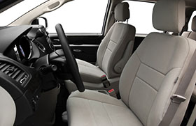 Kisbuszbérlés Dodge Grand Caravan Első Ülés