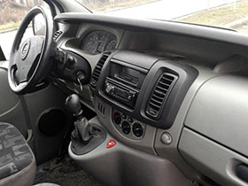 Opel Vivaro bérlés sofőr ülés