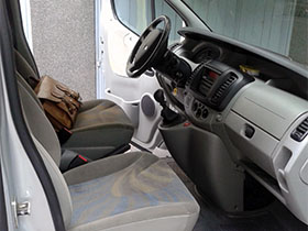 Renault Trafic kölcsönzés sofőr ülés